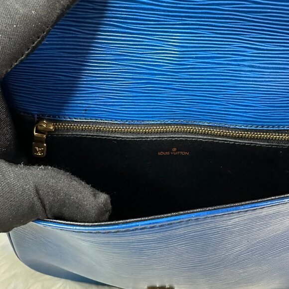 ❌SOLD❌ Authentic Louis Vuitton Saint Cloud GM Epi Leather Crossbody Shoulder Bag - Picture 13 of 17